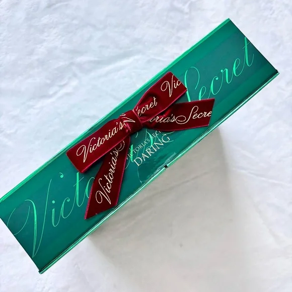 VICTORIA'S SECRET Daring Fragrance 3-Piece Gift Set - Picture 6 of 14